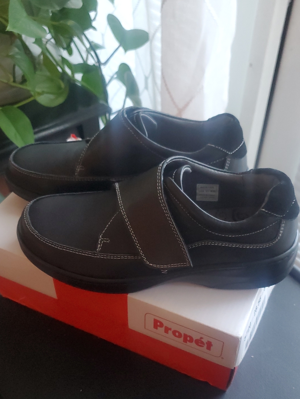 Propét Women's Black Leather Velcro Comfort Sneakers